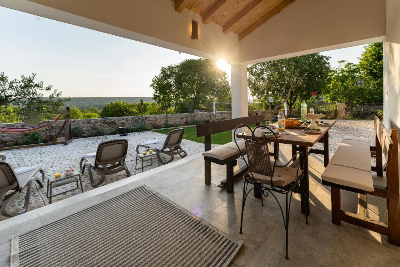 Holiday Home - Villa Thorak Anić Esterno foto