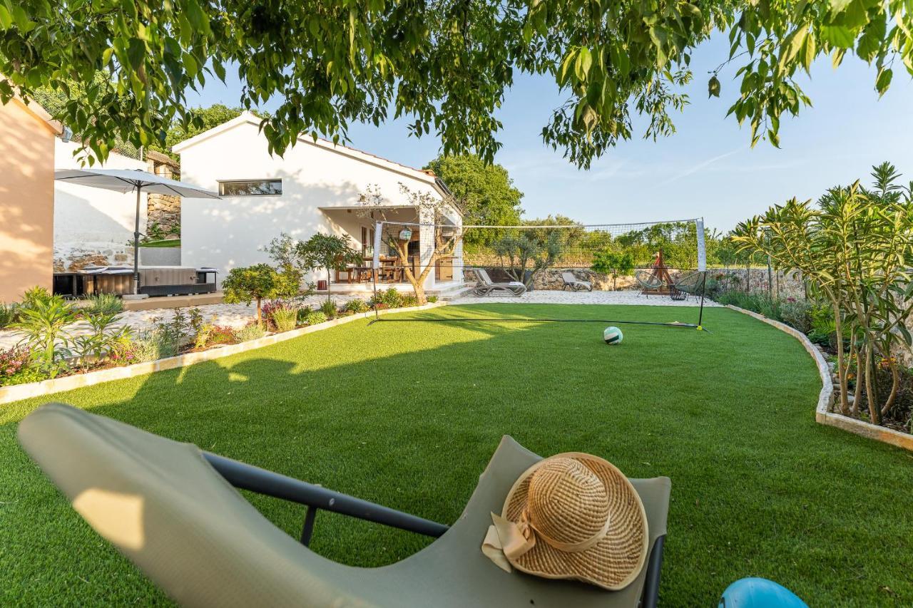 Holiday Home - Villa Thorak Anić Esterno foto