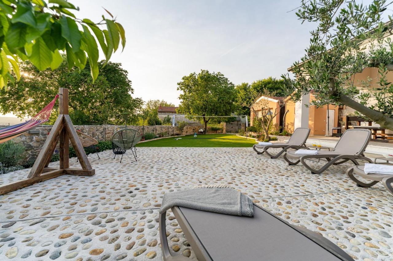 Holiday Home - Villa Thorak Anić Esterno foto