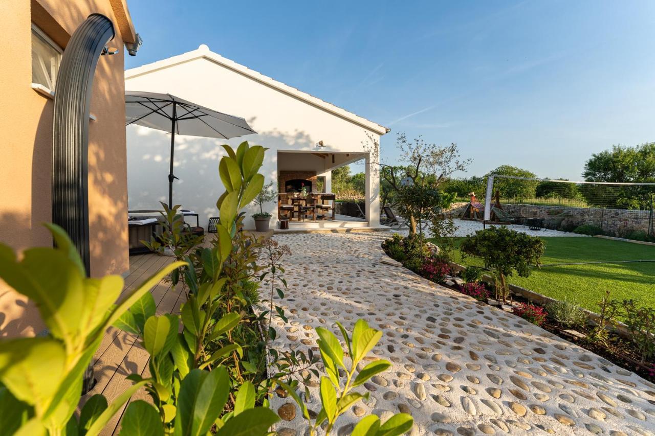 Holiday Home - Villa Thorak Anić Esterno foto