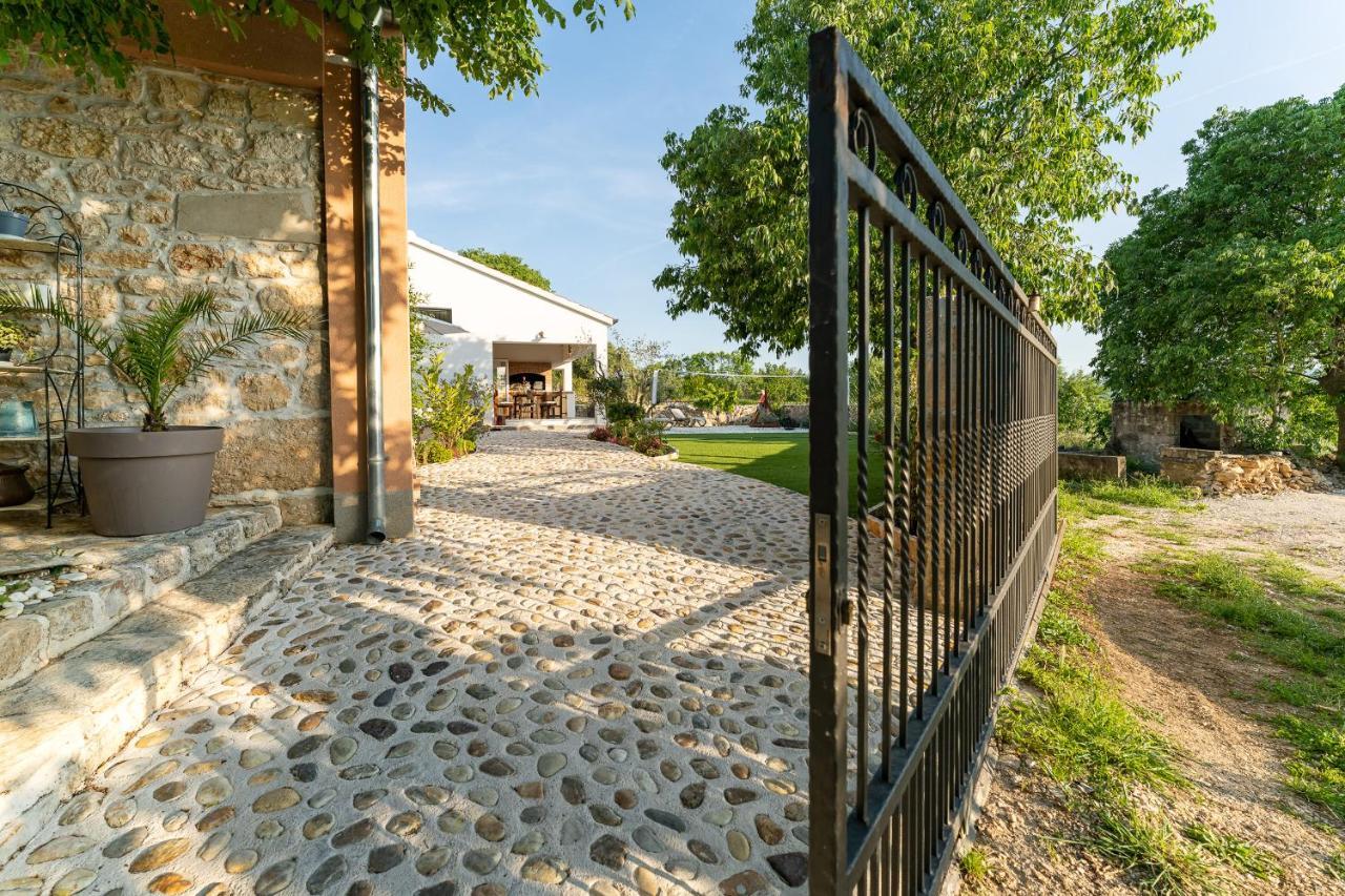 Holiday Home - Villa Thorak Anić Esterno foto