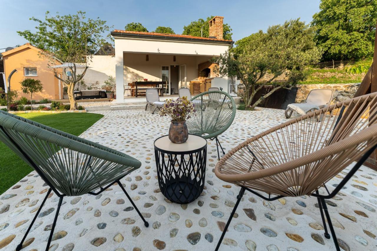 Holiday Home - Villa Thorak Anić Esterno foto