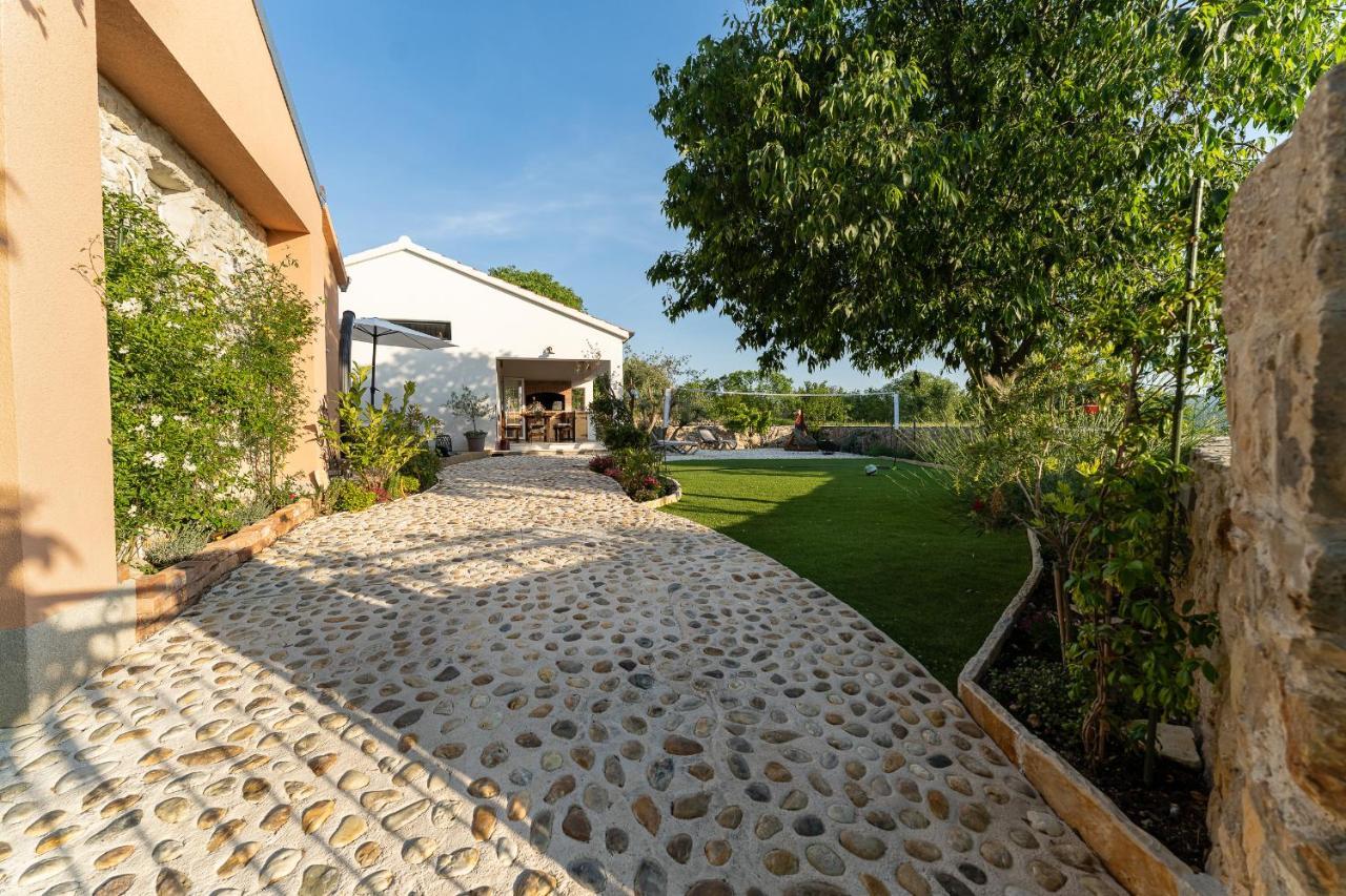 Holiday Home - Villa Thorak Anić Esterno foto