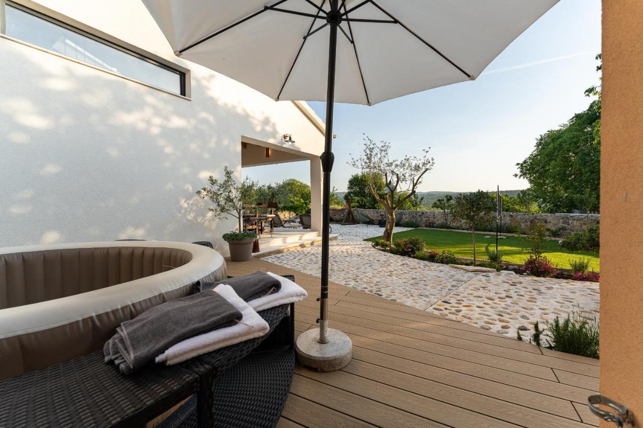 Holiday Home - Villa Thorak Anić Esterno foto