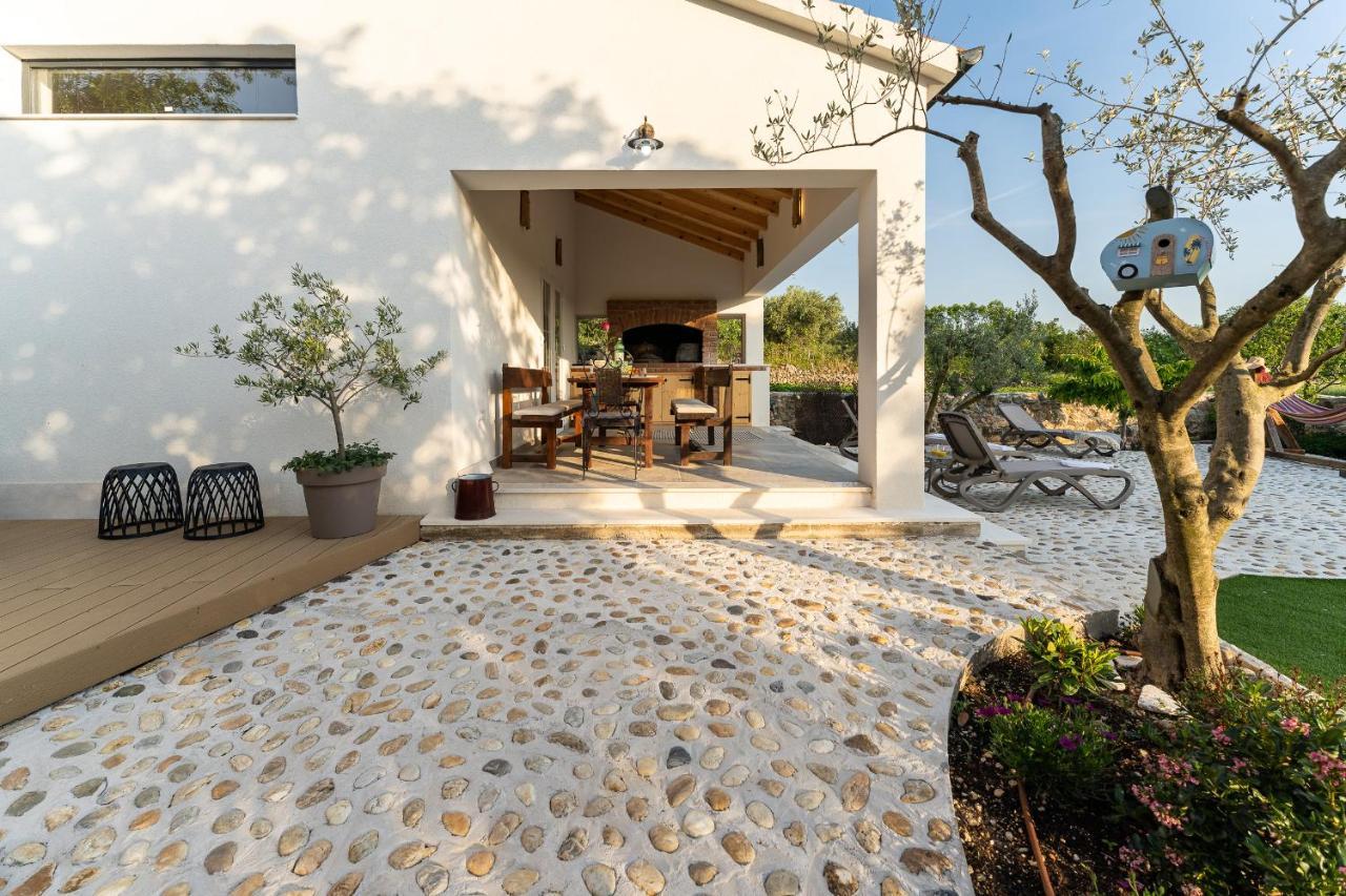Holiday Home - Villa Thorak Anić Esterno foto