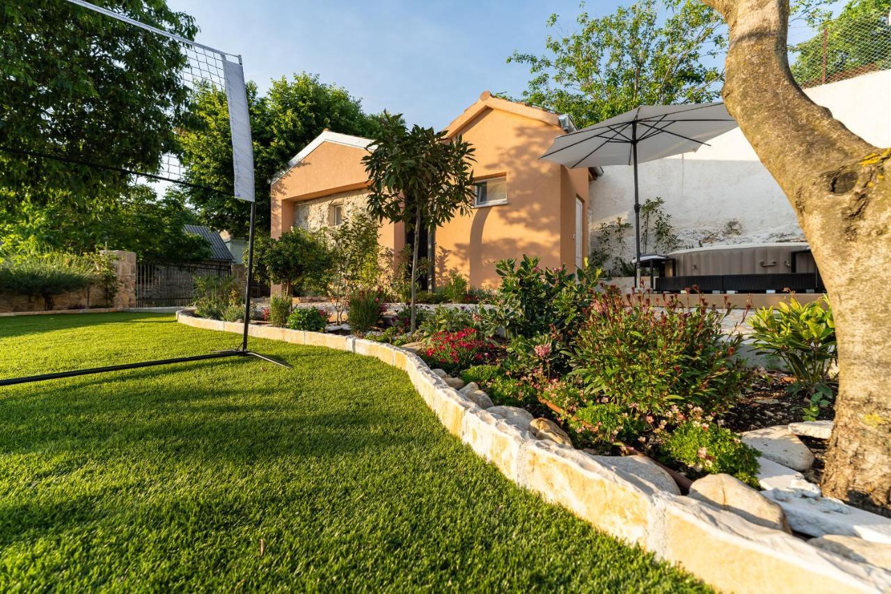Holiday Home - Villa Thorak Anić Esterno foto
