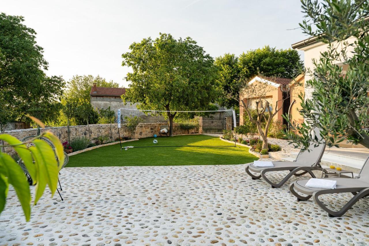 Holiday Home - Villa Thorak Anić Esterno foto