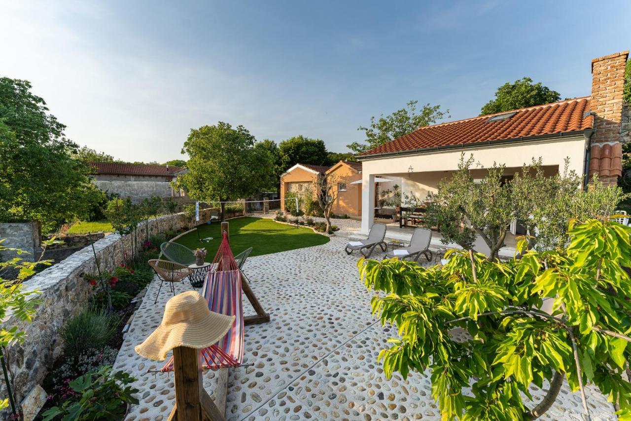 Holiday Home - Villa Thorak Anić Esterno foto