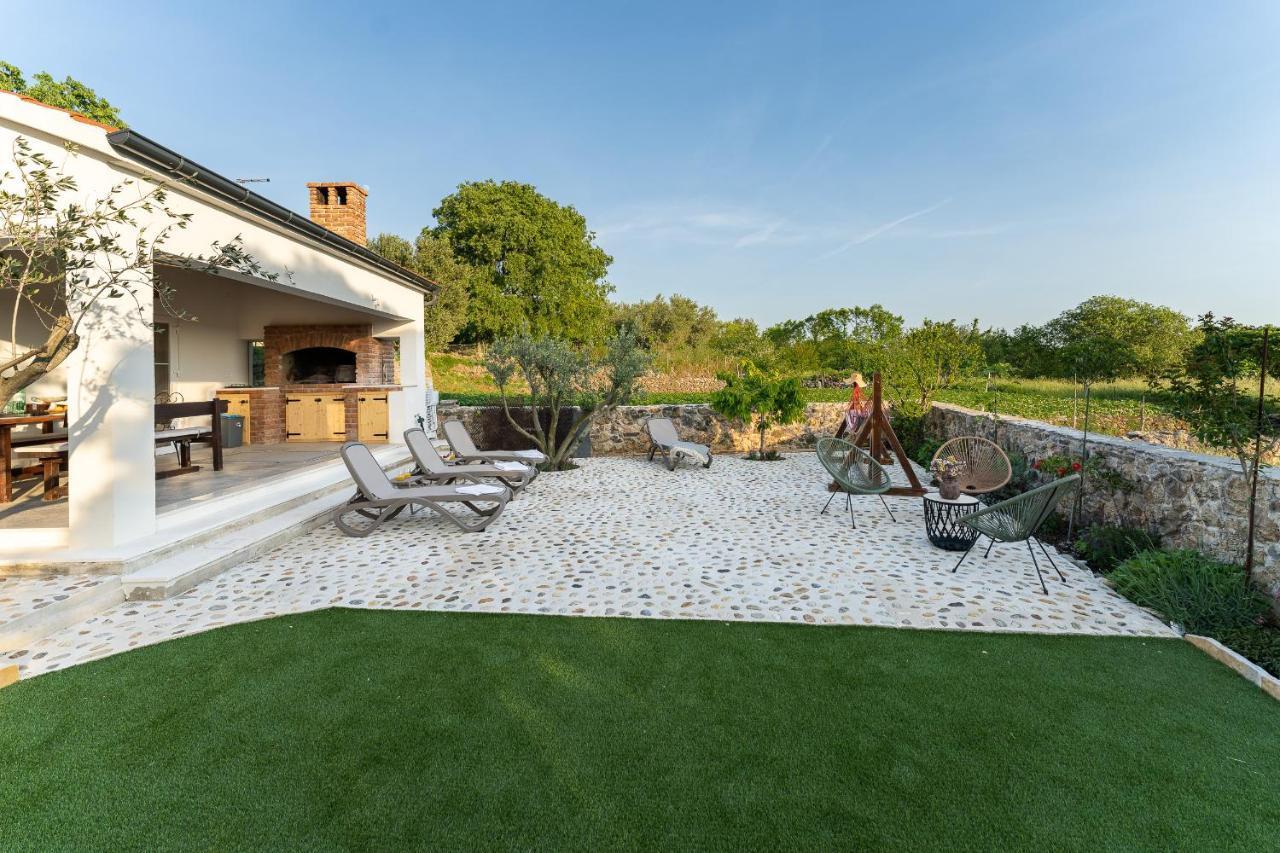 Holiday Home - Villa Thorak Anić Esterno foto