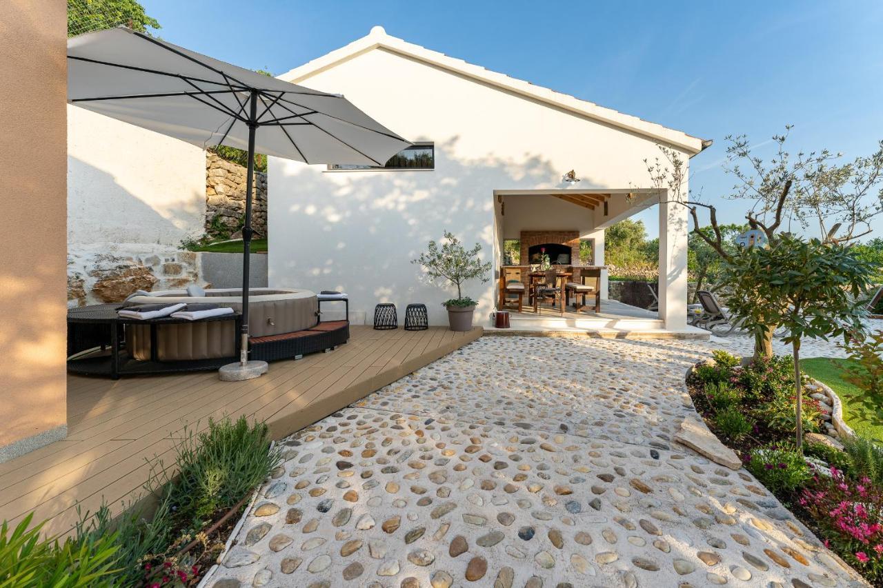 Holiday Home - Villa Thorak Anić Esterno foto
