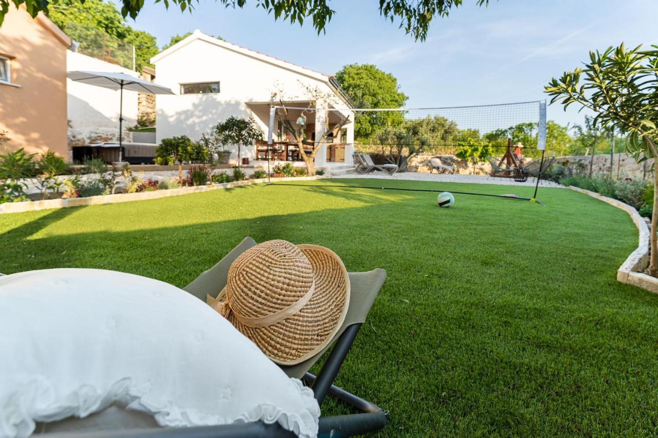 Holiday Home - Villa Thorak Anić Esterno foto