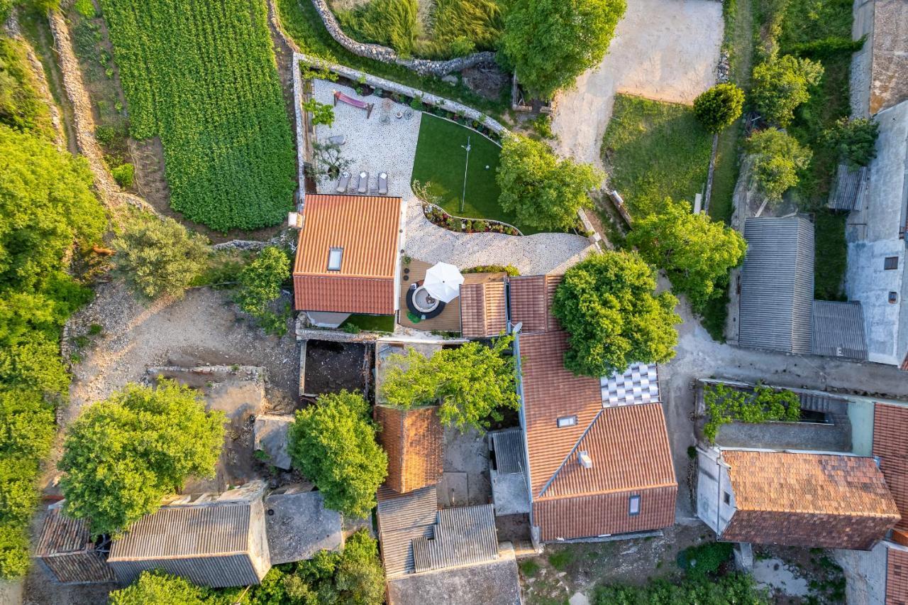Holiday Home - Villa Thorak Anić Esterno foto