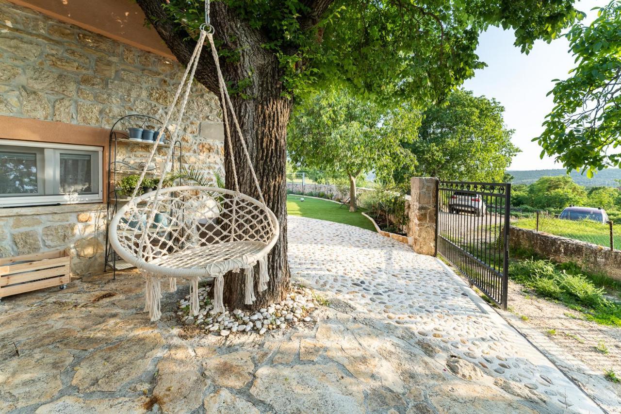 Holiday Home - Villa Thorak Anić Esterno foto
